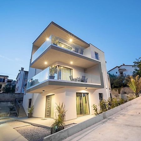 Villa Apartments Lela Рабац Экстерьер фото