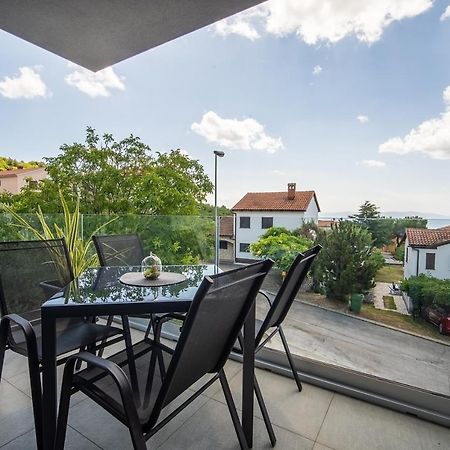 Villa Apartments Lela Рабац Экстерьер фото