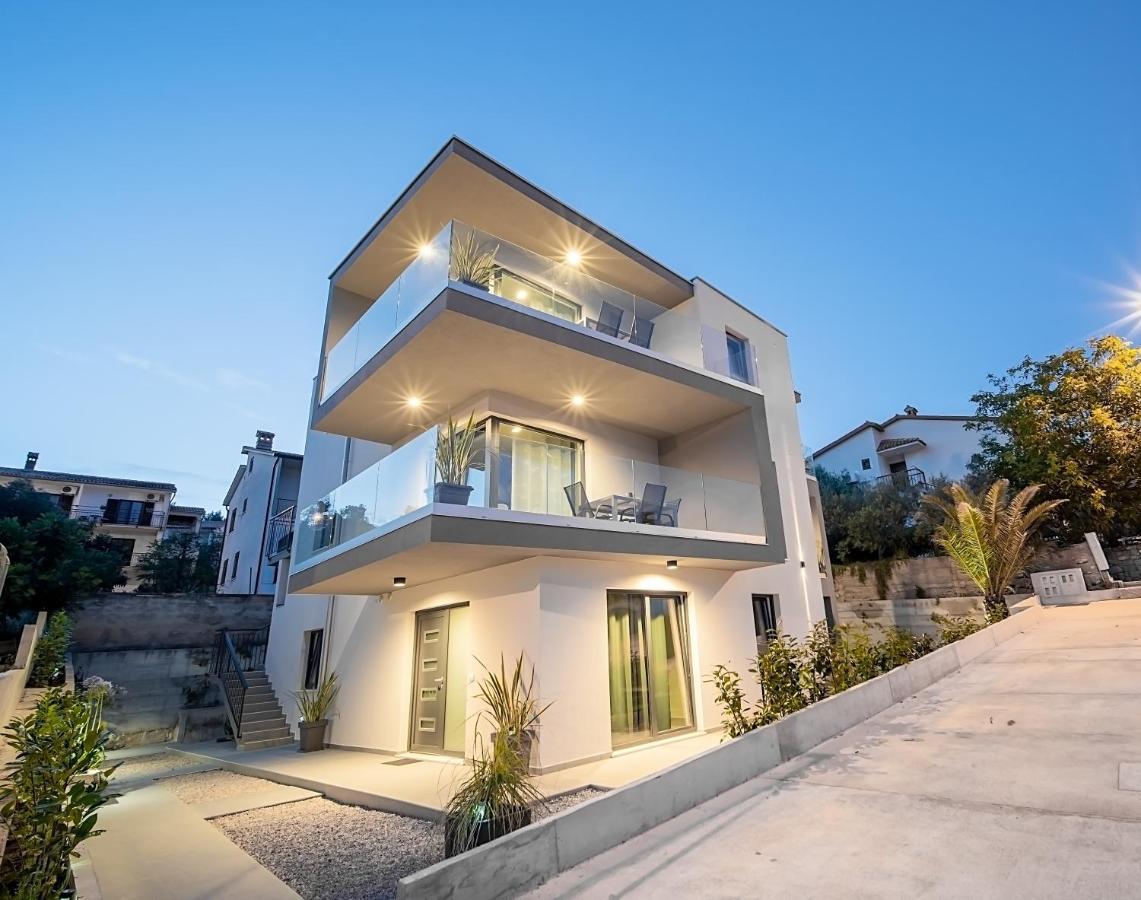 Villa Apartments Lela Рабац Экстерьер фото