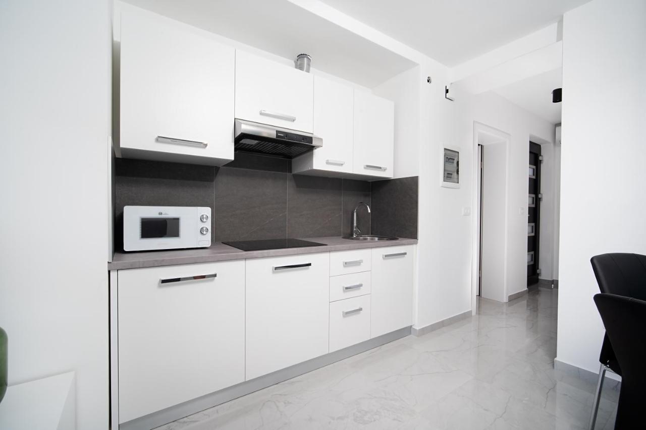 Villa Apartments Lela Рабац Экстерьер фото