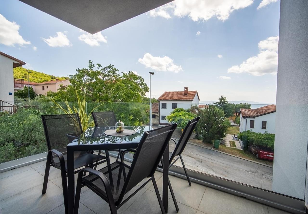 Villa Apartments Lela Рабац Экстерьер фото