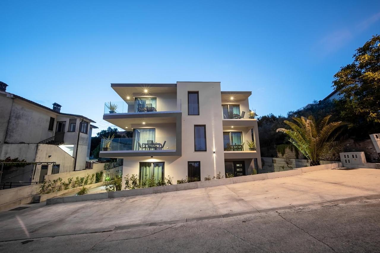 Villa Apartments Lela Рабац Экстерьер фото