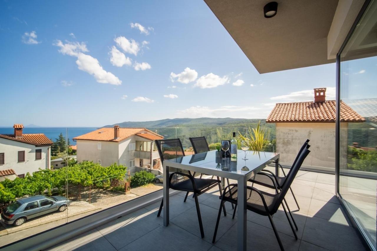 Villa Apartments Lela Рабац Экстерьер фото