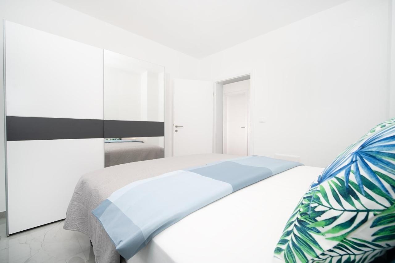 Villa Apartments Lela Рабац Экстерьер фото