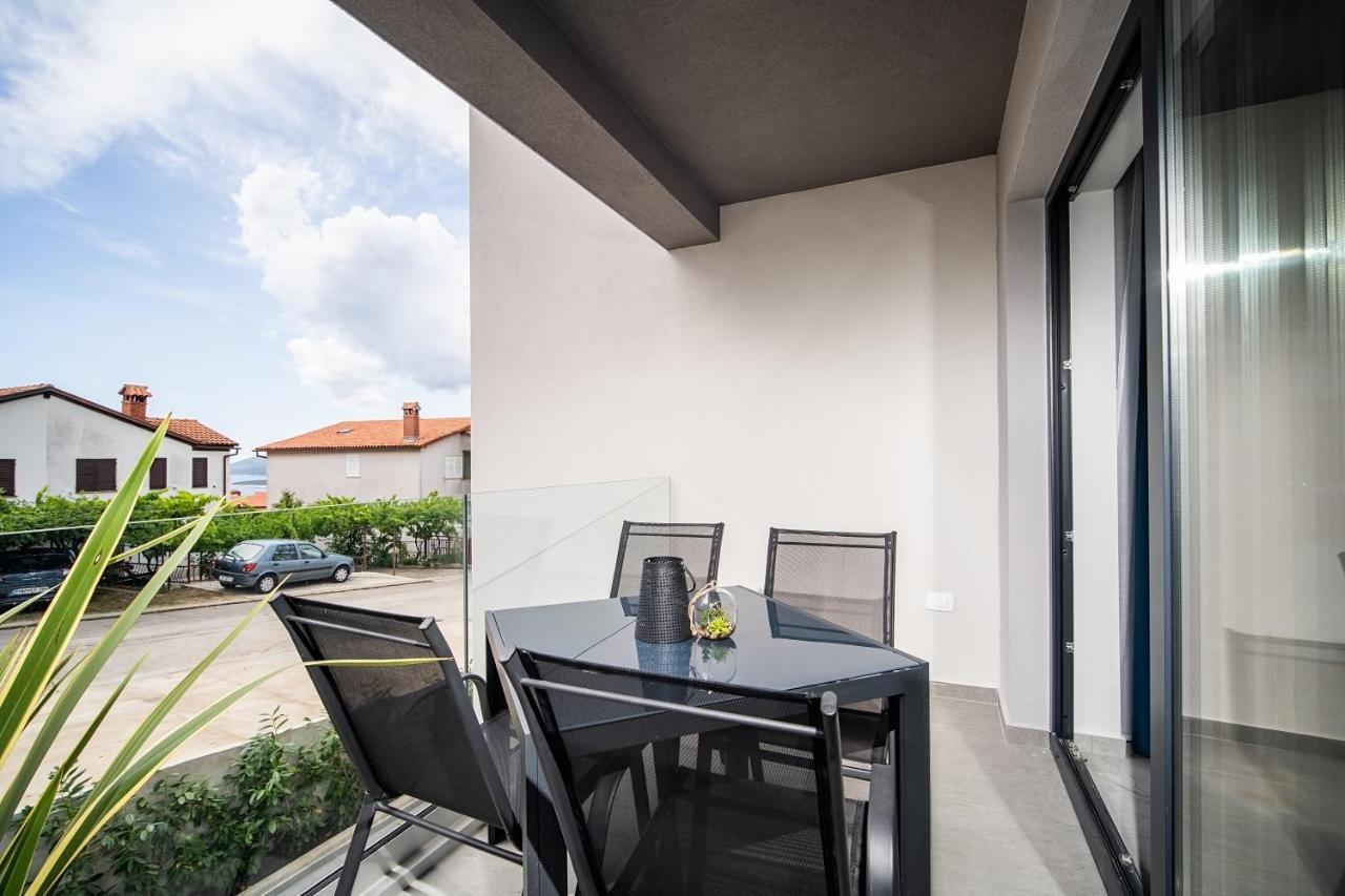 Villa Apartments Lela Рабац Экстерьер фото