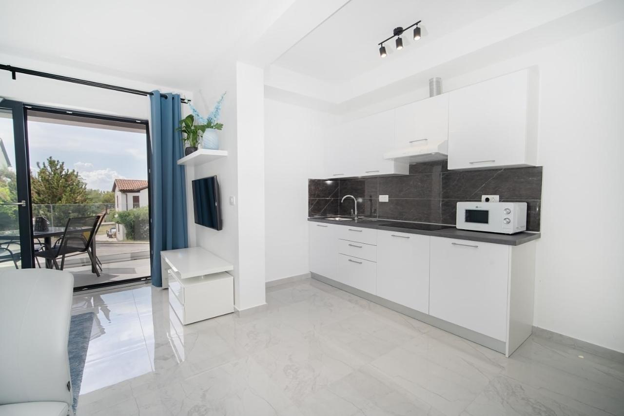 Villa Apartments Lela Рабац Экстерьер фото